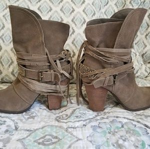 Cute  brown booties with bling
